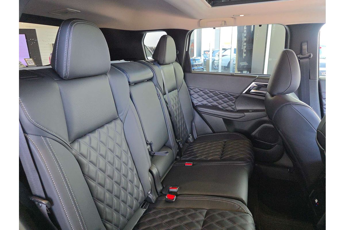 2025 Mitsubishi Outlander PHEV Exceed ZM
