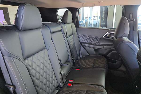 2025 Mitsubishi Outlander PHEV Exceed ZM