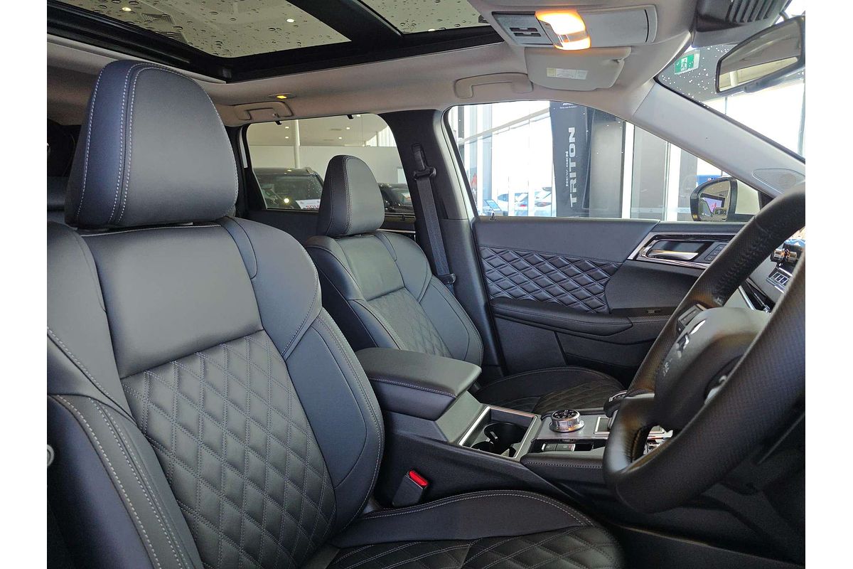 2025 Mitsubishi Outlander PHEV Exceed ZM