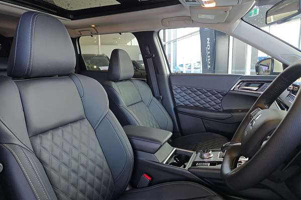 2025 Mitsubishi Outlander PHEV Exceed ZM