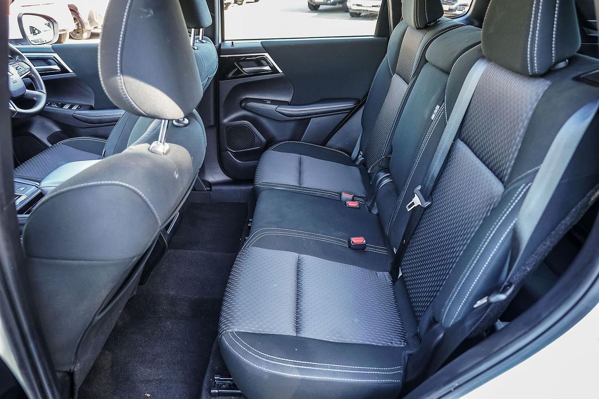 2024 Mitsubishi Outlander ES ZM