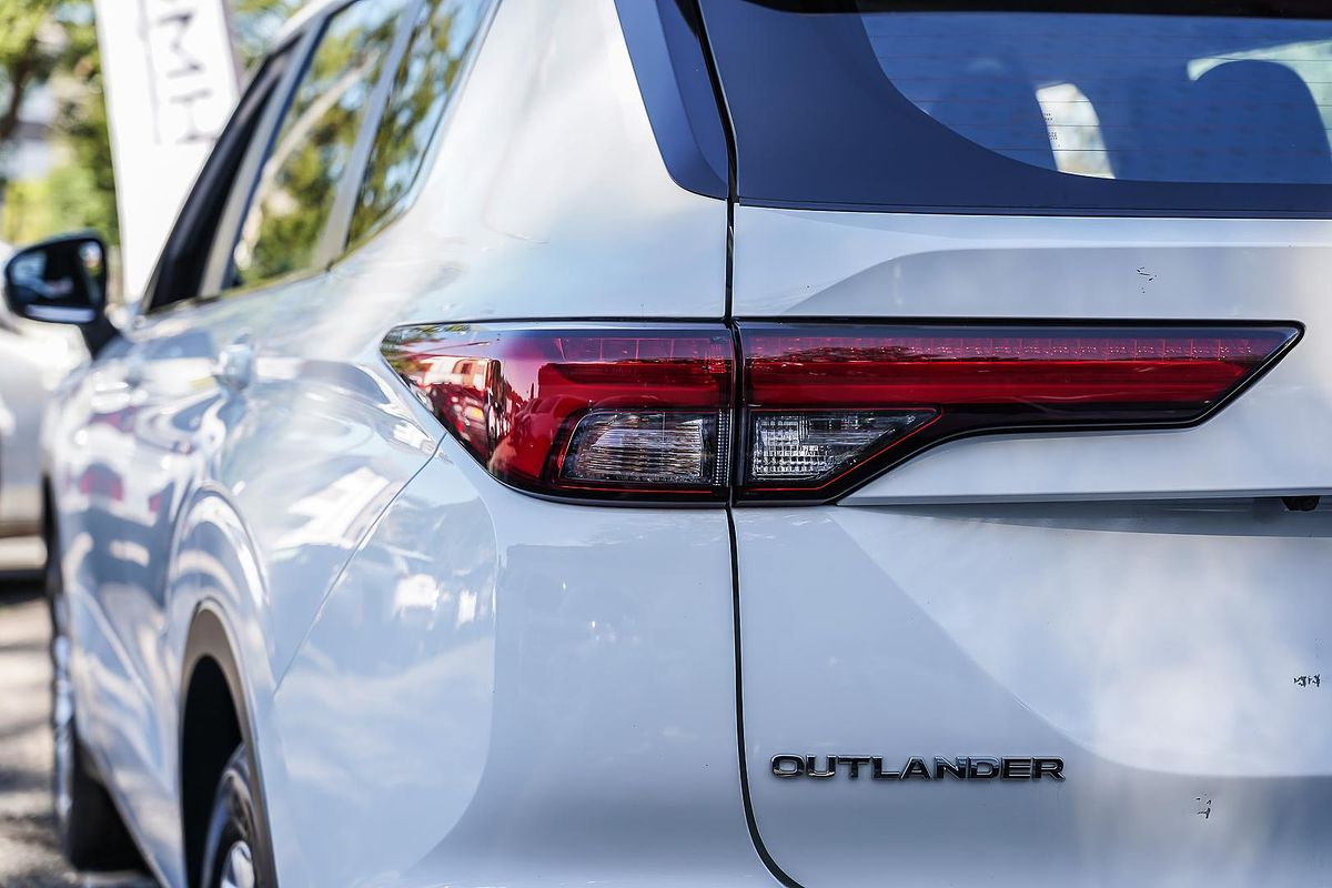 2024 Mitsubishi Outlander ES ZM