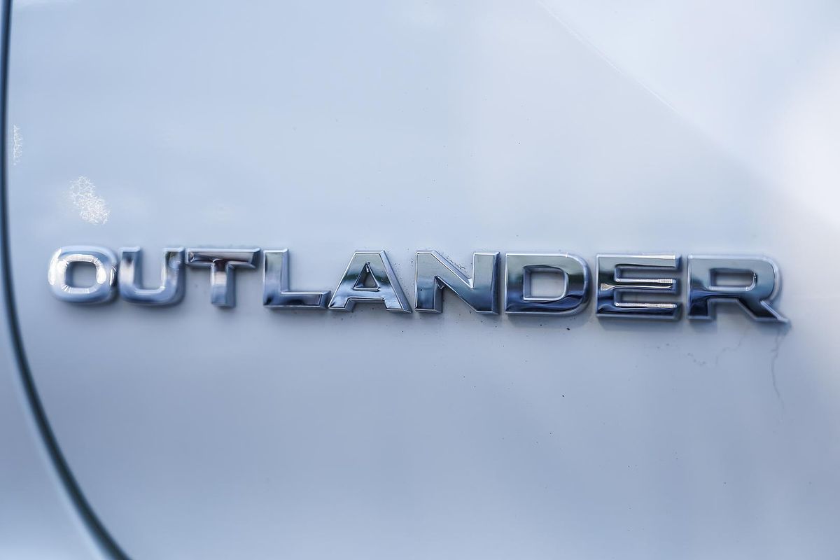 2024 Mitsubishi Outlander ES ZM