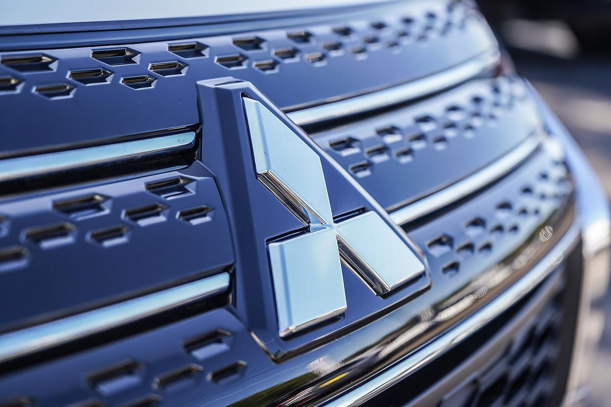 2024 Mitsubishi Outlander ES ZM