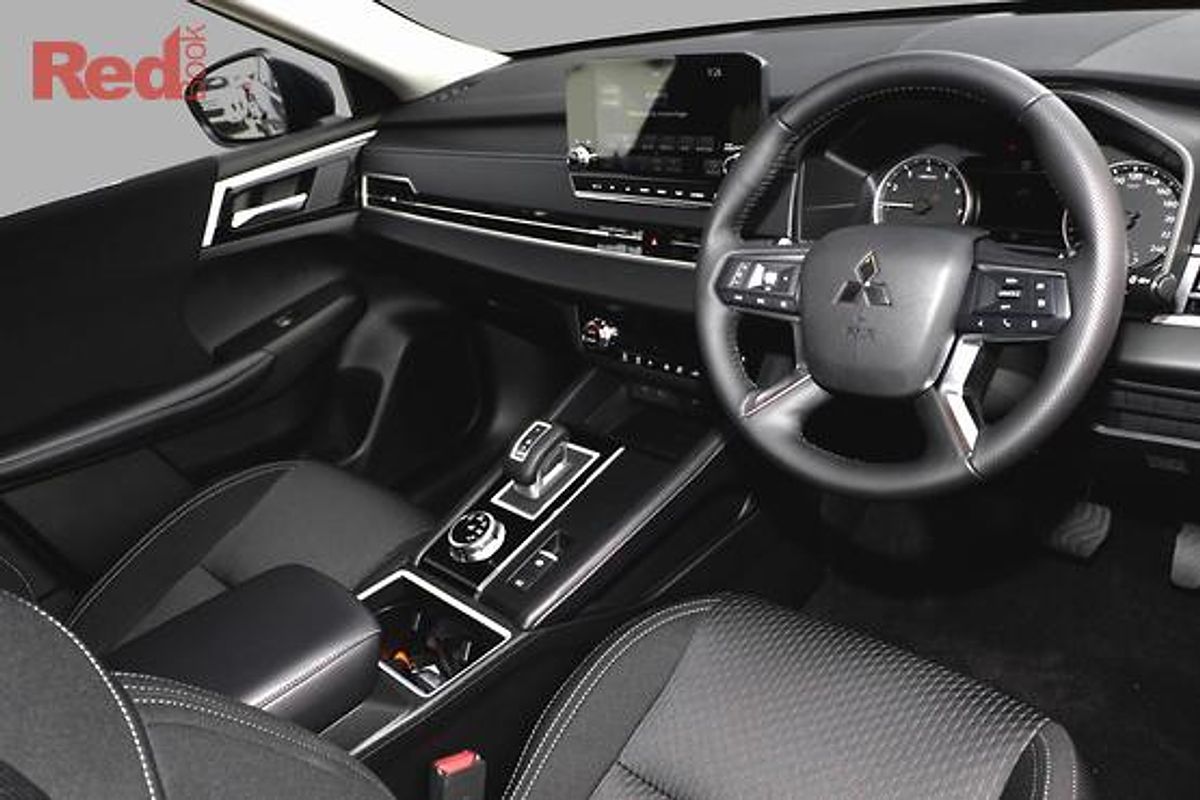 2025 Mitsubishi Outlander LS ZM