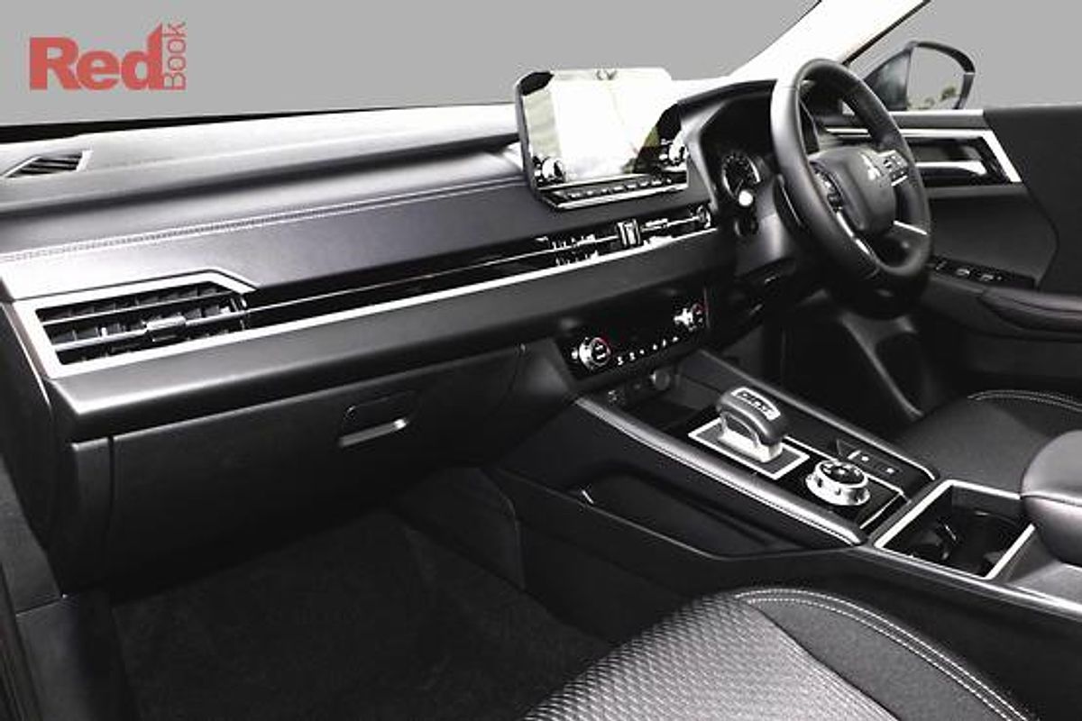 2025 Mitsubishi Outlander LS ZM