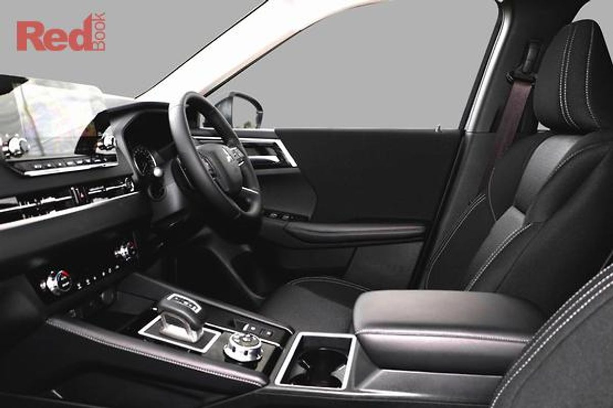 2025 Mitsubishi Outlander LS ZM