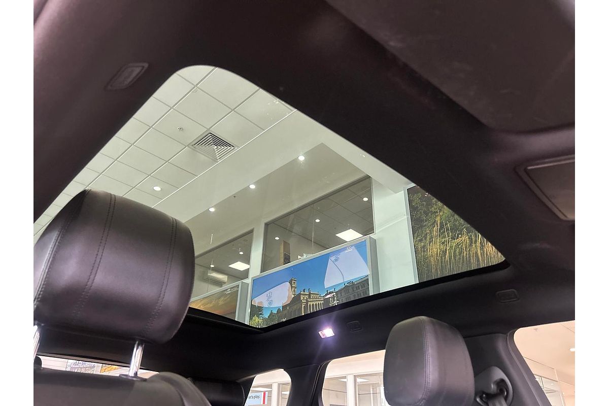 2019 Land Rover Range Rover Evoque P300 R-Dynamic SE L551