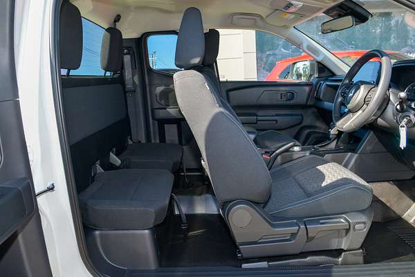 2024 Mitsubishi Triton GLX+ MV 4X4