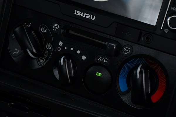 2022 Isuzu N Series NLR 45-150 4x2 SWB