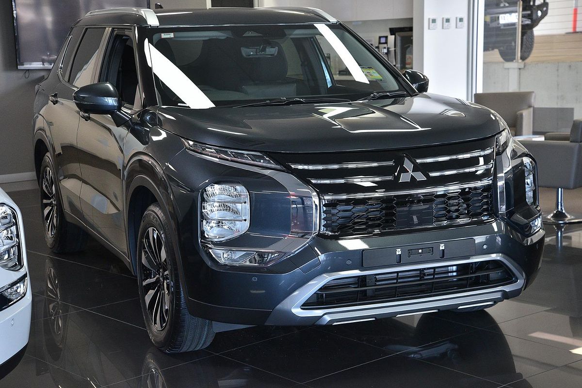 2025 Mitsubishi Outlander LS ZM