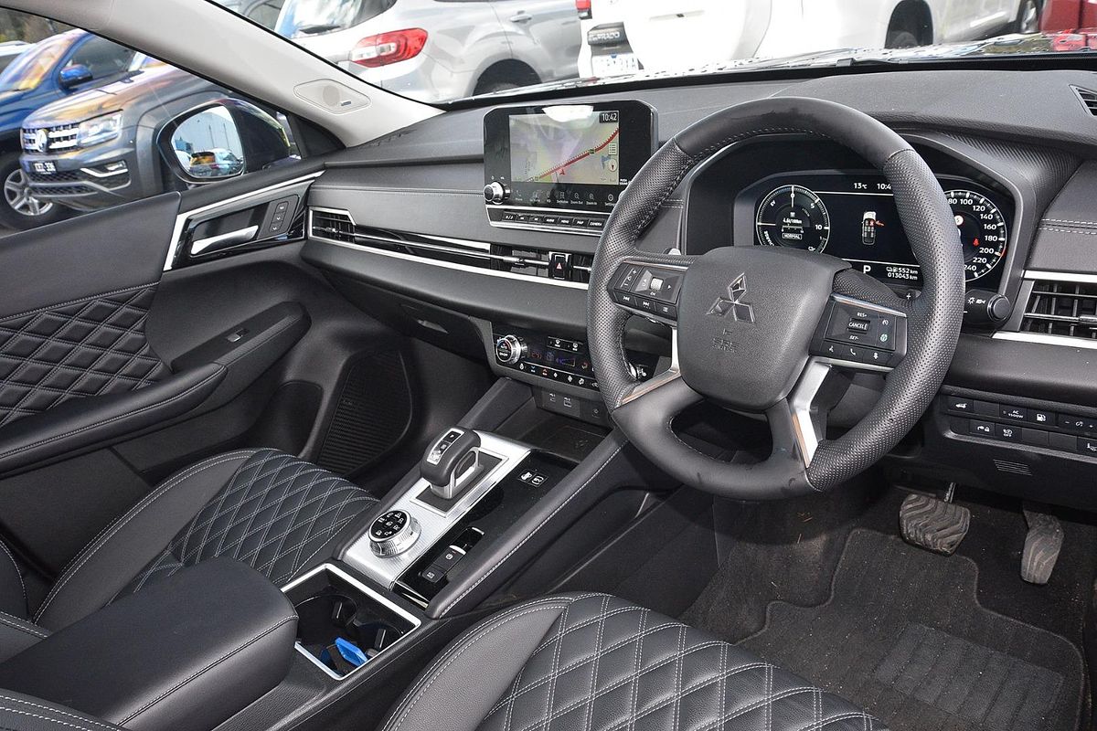 2024 Mitsubishi Outlander PHEV Exceed ZM