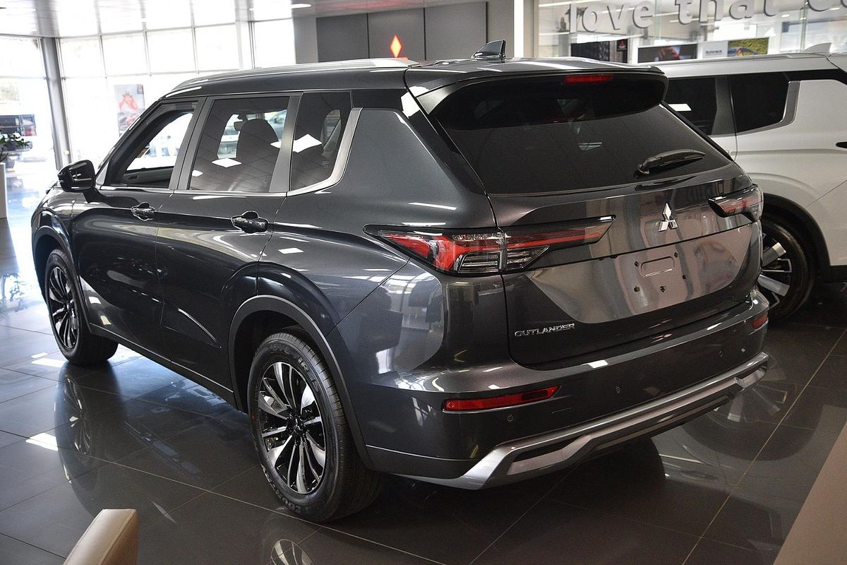 2025 Mitsubishi Outlander LS ZM