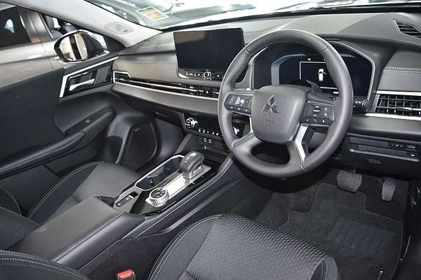 2025 Mitsubishi Outlander LS ZM