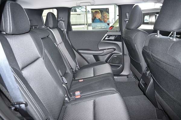 2025 Mitsubishi Outlander LS ZM