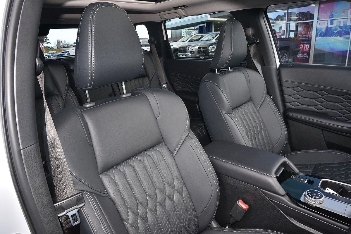 2025 Mitsubishi Outlander Exceed ZM