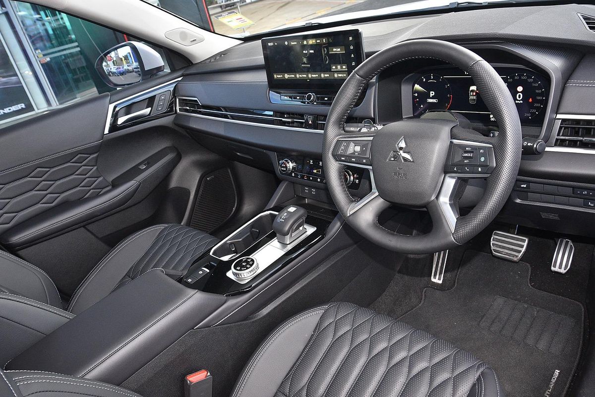 2025 Mitsubishi Outlander Exceed ZM