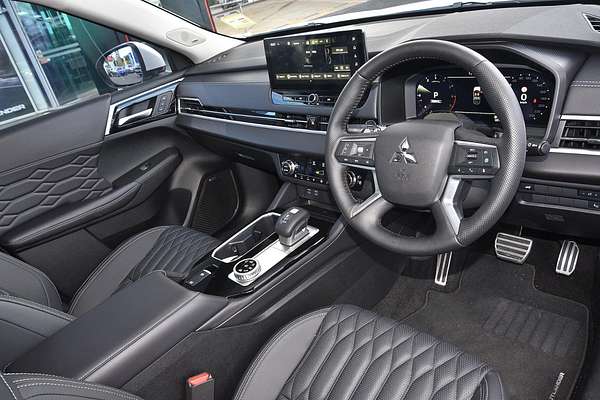2025 Mitsubishi Outlander Exceed ZM