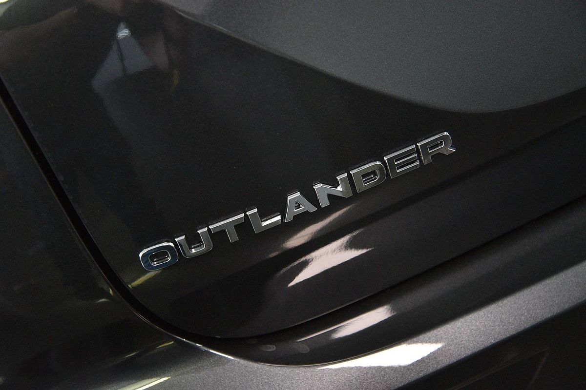 2025 Mitsubishi Outlander LS ZM