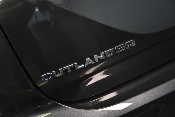 2025 Mitsubishi Outlander LS ZM