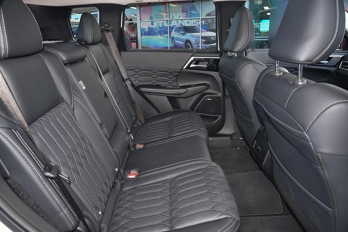 2025 Mitsubishi Outlander Exceed ZM