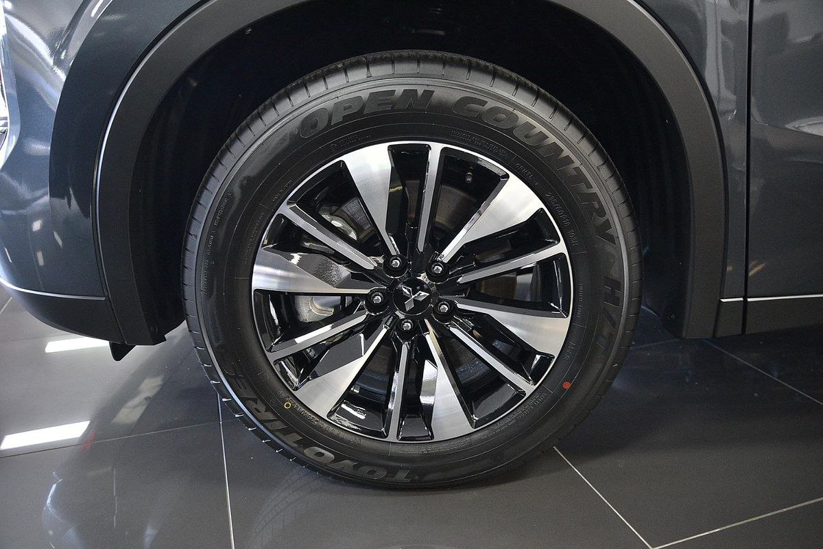 2025 Mitsubishi Outlander LS ZM
