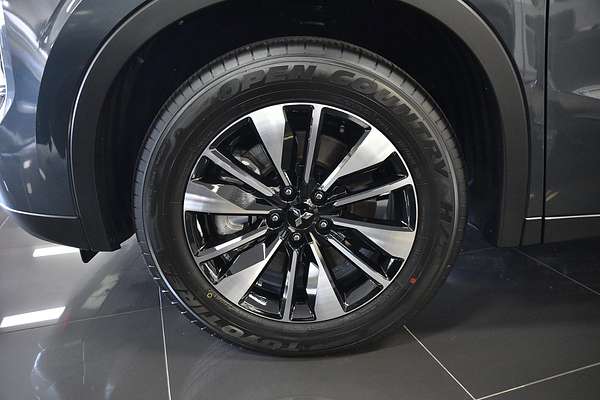 2025 Mitsubishi Outlander LS ZM