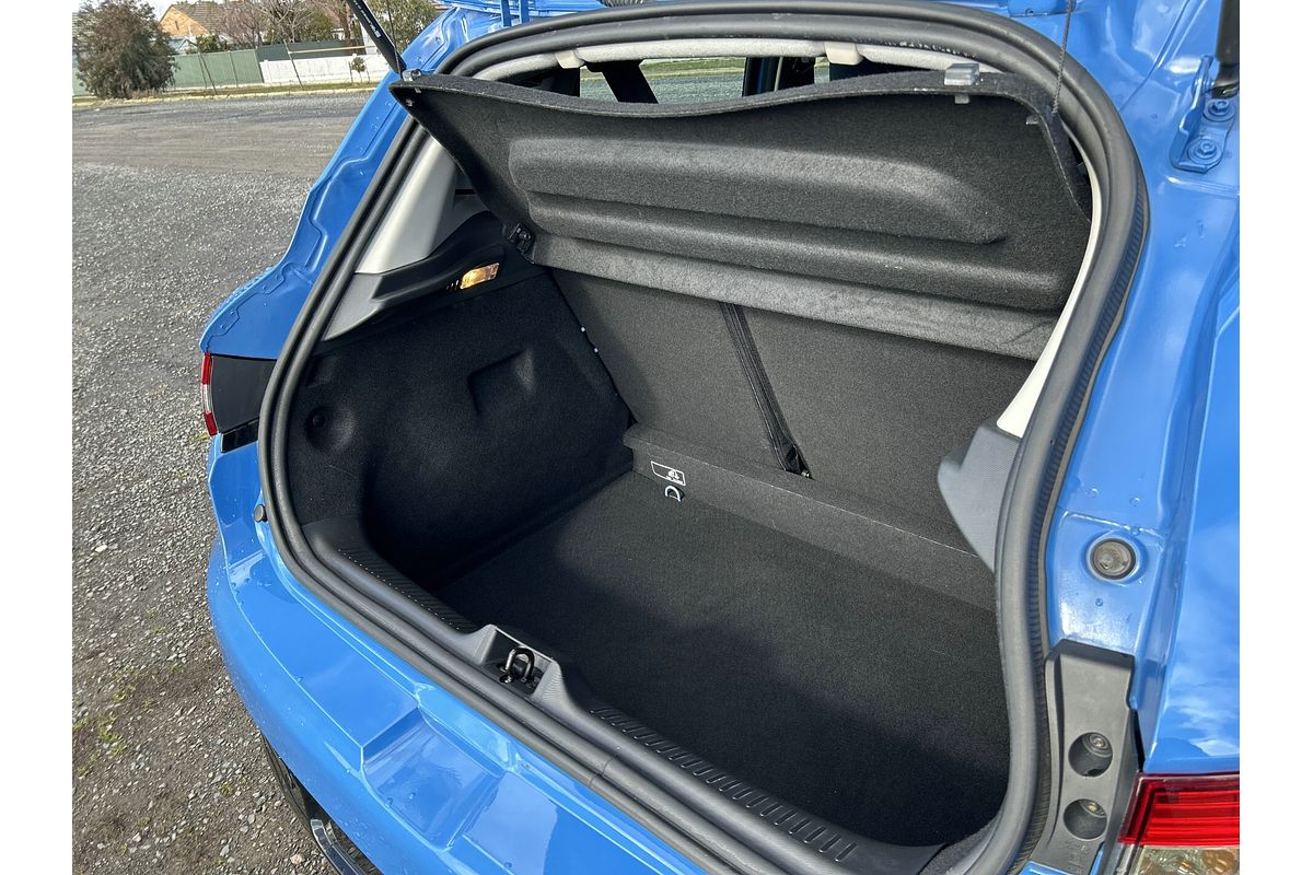 2015 Renault Clio Expression IV B98