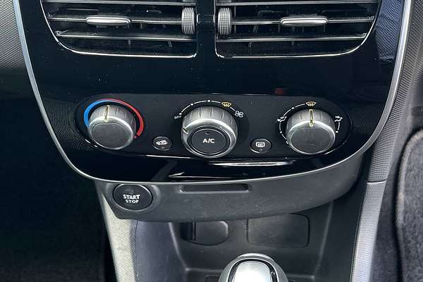 2015 Renault Clio Expression IV B98