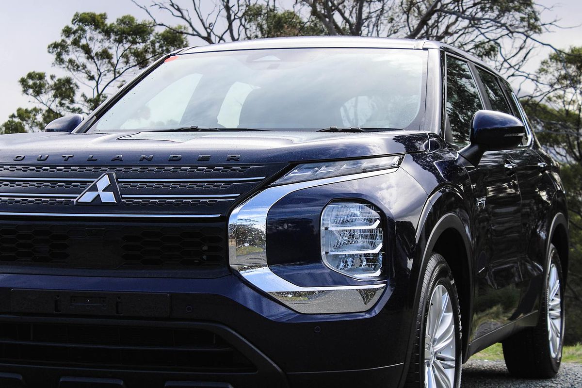 2023 Mitsubishi Outlander PHEV ES ZM