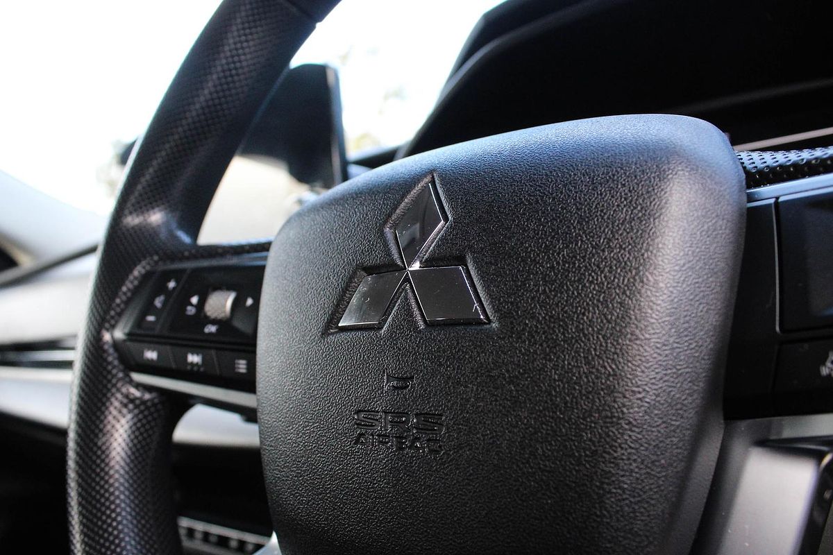 2023 Mitsubishi Outlander PHEV ES ZM