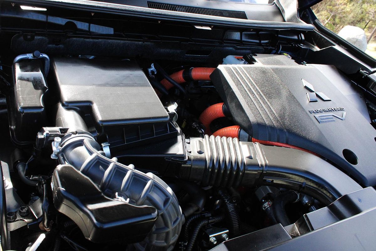 2023 Mitsubishi Outlander PHEV ES ZM