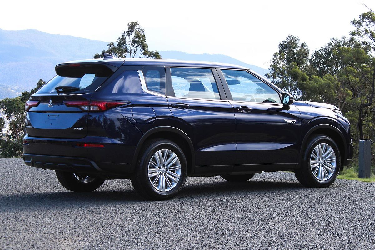 2023 Mitsubishi Outlander PHEV ES ZM