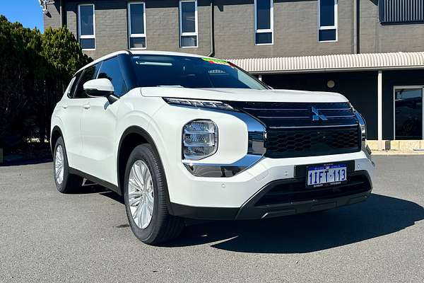 2024 Mitsubishi Outlander ES ZM