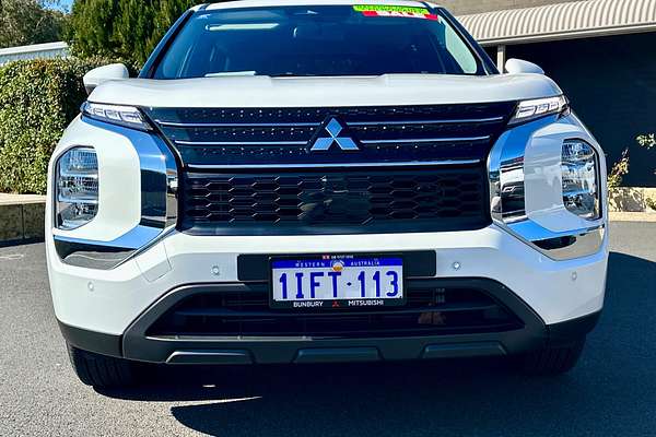 2024 Mitsubishi Outlander ES ZM
