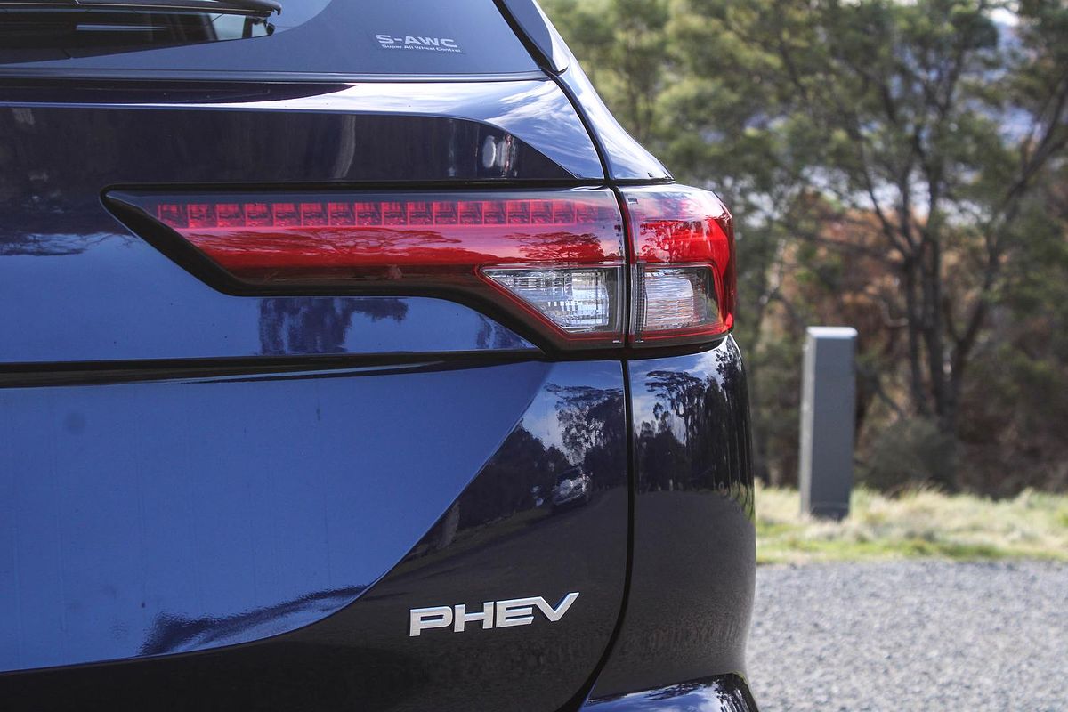 2023 Mitsubishi Outlander PHEV ES ZM