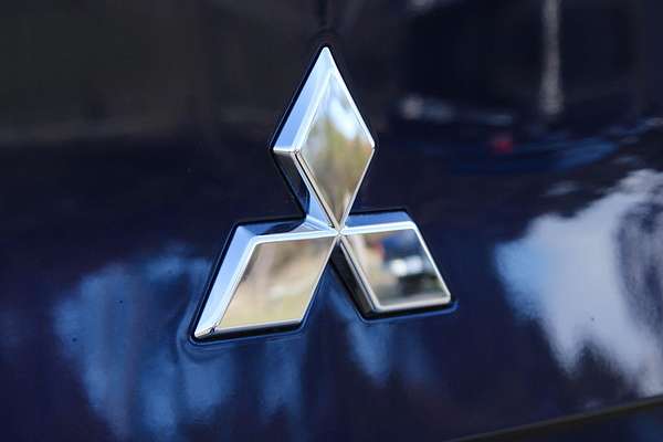 2023 Mitsubishi Outlander PHEV ES ZM