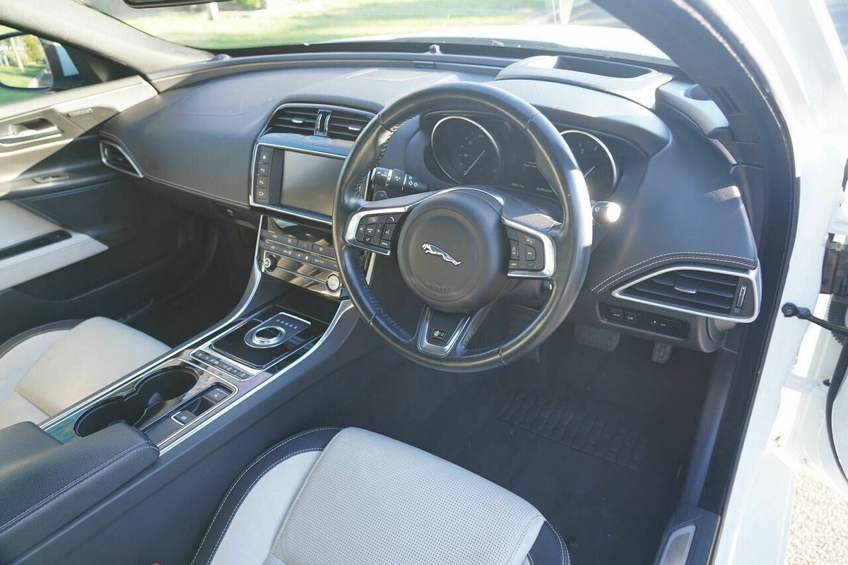 2016 Jaguar XE R-Sport