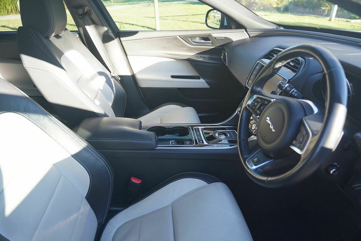 2016 Jaguar XE R-Sport