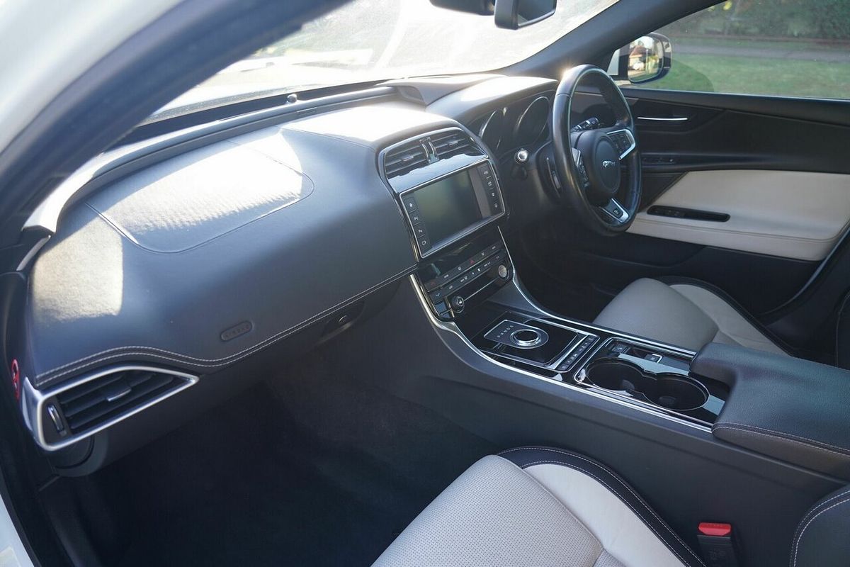 2016 Jaguar XE R-Sport