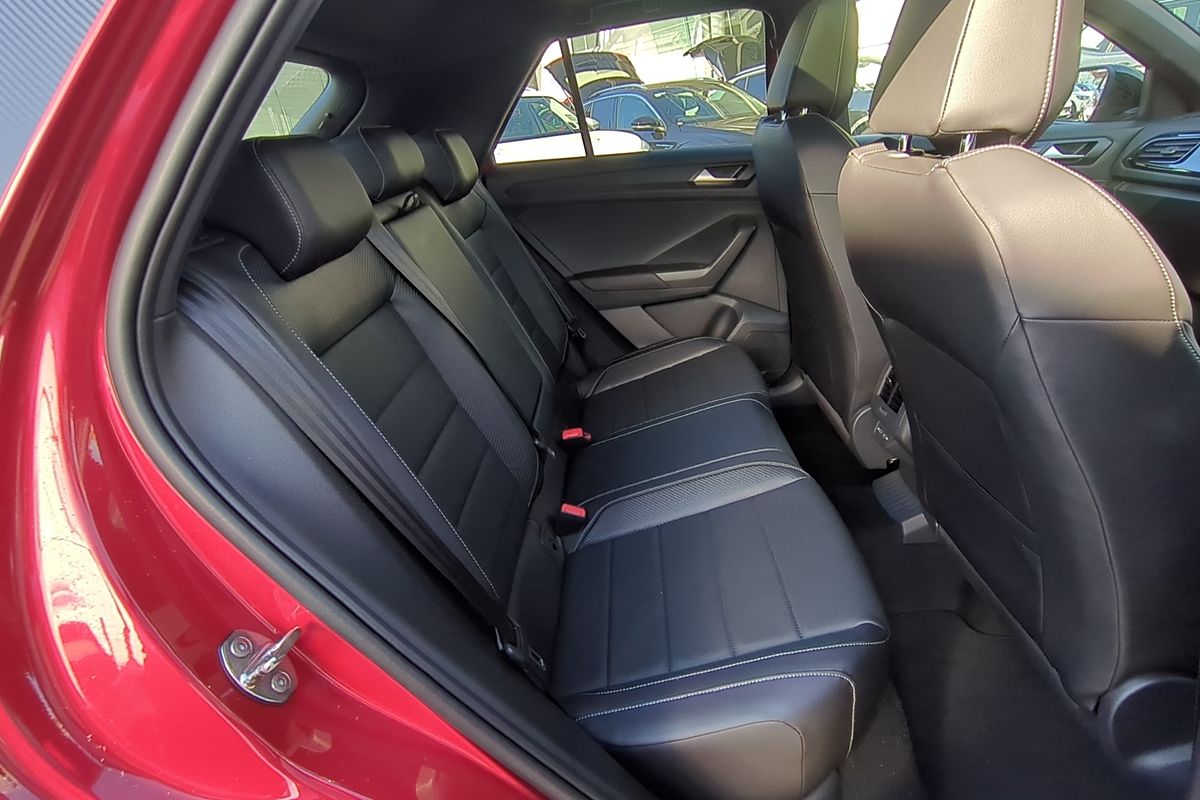 2025 Volkswagen T-Roc 140TSI R-Line D11