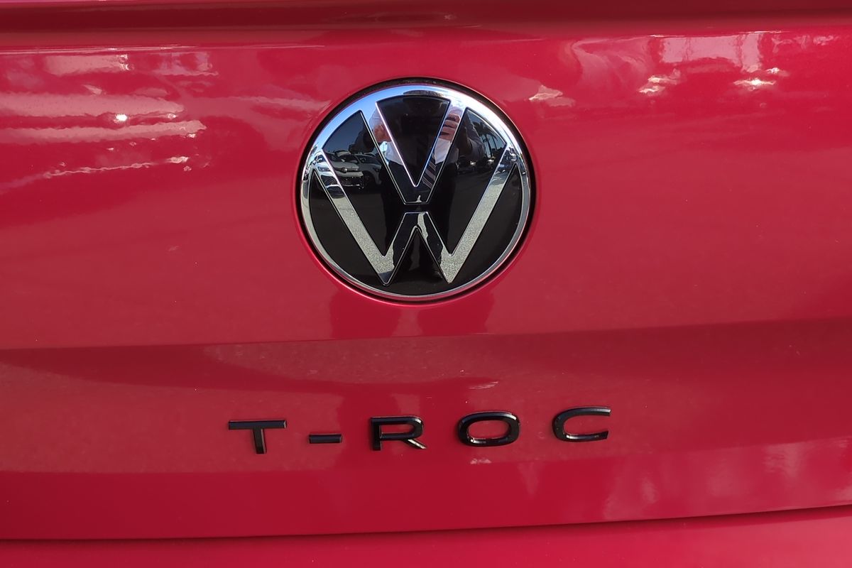 2025 Volkswagen T-Roc 140TSI R-Line D11