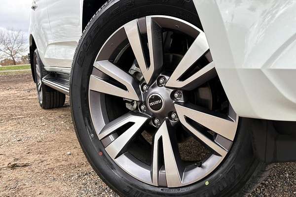 2023 Isuzu MU-X LS-T