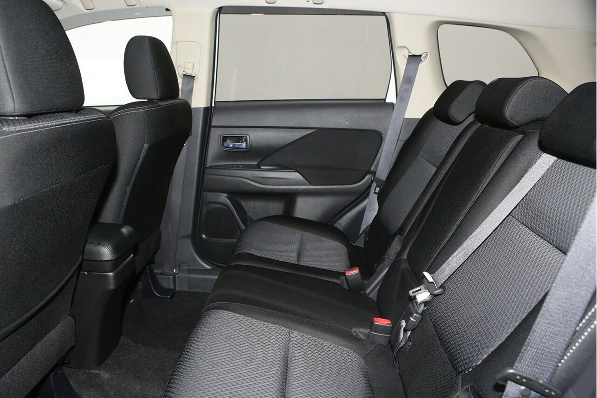2016 Mitsubishi Outlander LS Safety Pack ZK