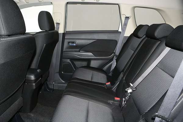 2016 Mitsubishi Outlander LS Safety Pack ZK