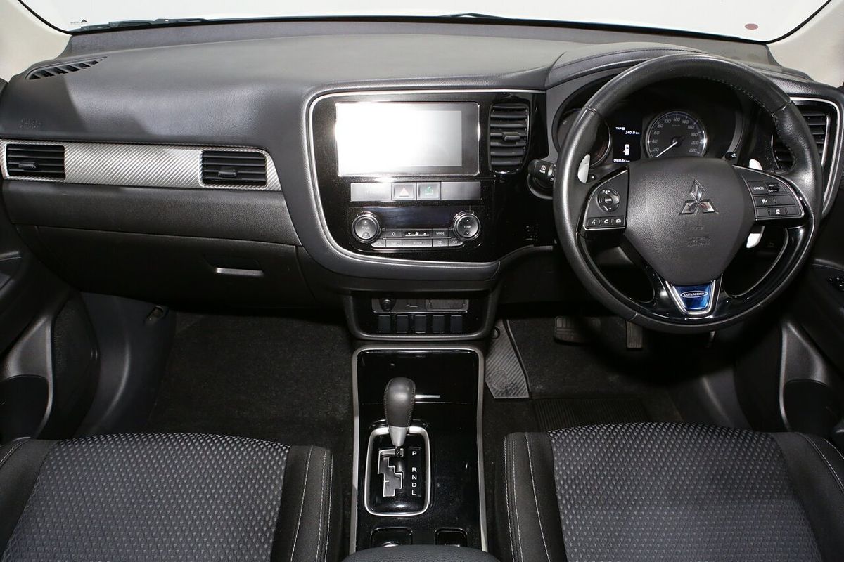 2016 Mitsubishi Outlander LS Safety Pack ZK