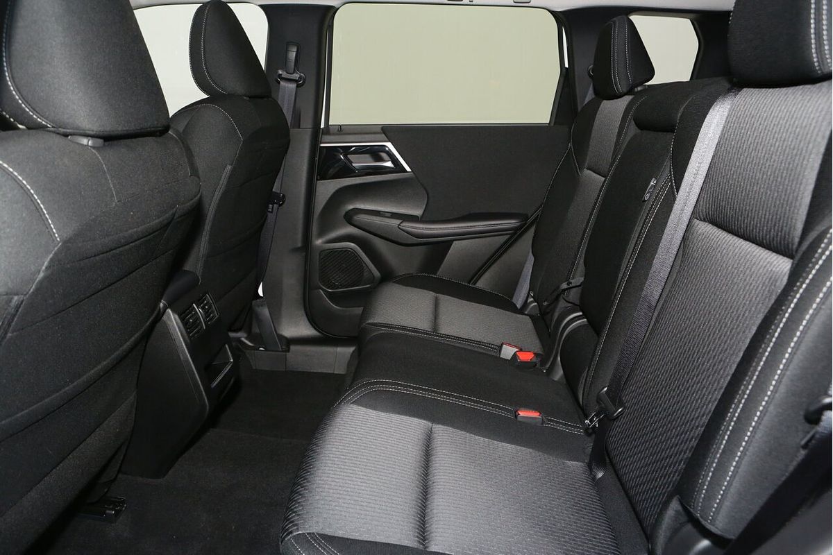 2025 Mitsubishi Outlander LS ZM