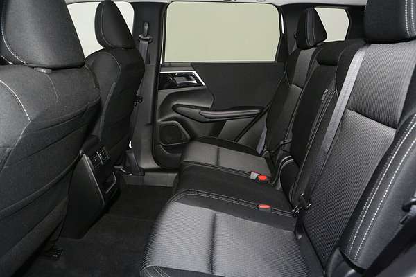 2025 Mitsubishi Outlander LS ZM
