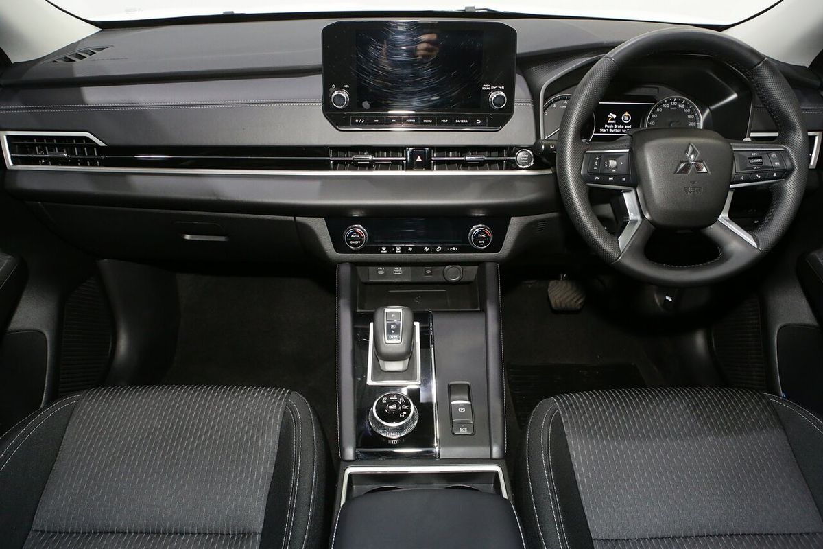 2025 Mitsubishi Outlander LS ZM