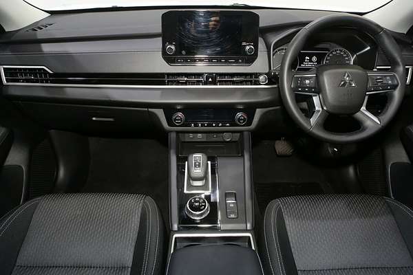 2025 Mitsubishi Outlander LS ZM